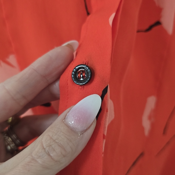 Carolina Herrera Silk Red Poppy Long Sleeve Button Down Top Size 8 - Picture 9 of 10